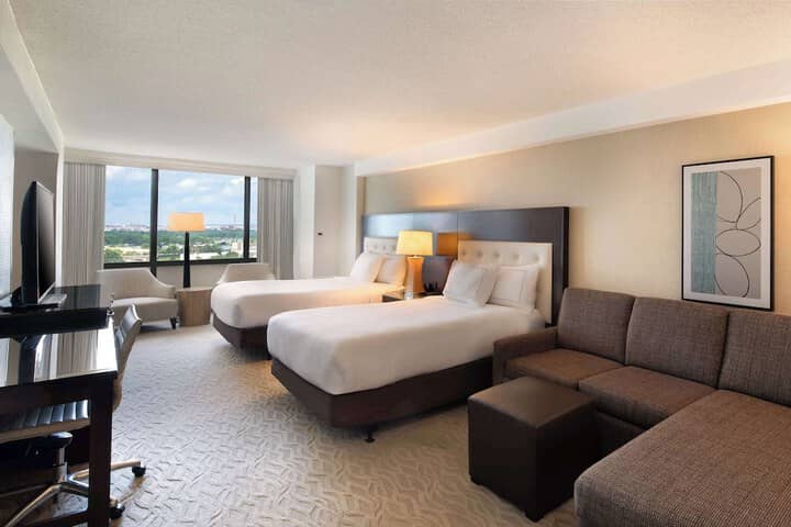 Room 32 of 106
