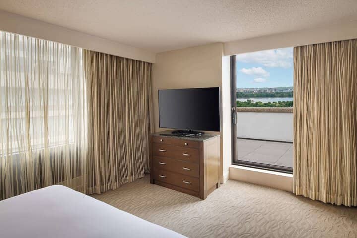Room 27 of 106