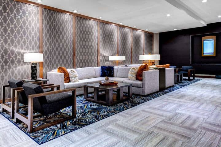 Lounge 18 of 30