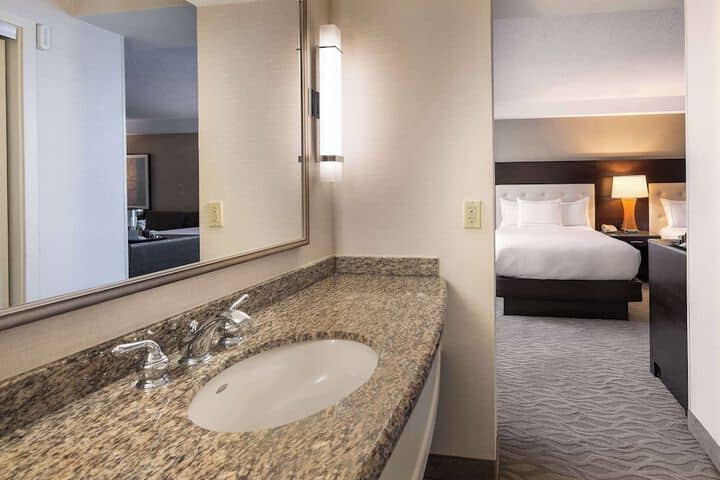 Room 25 of 106